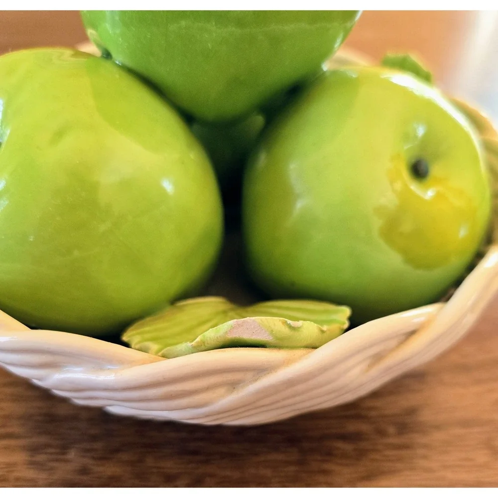 Vintage (1970s) Ceramic Majolica Green Apple White Lattice Basket Made In Italy